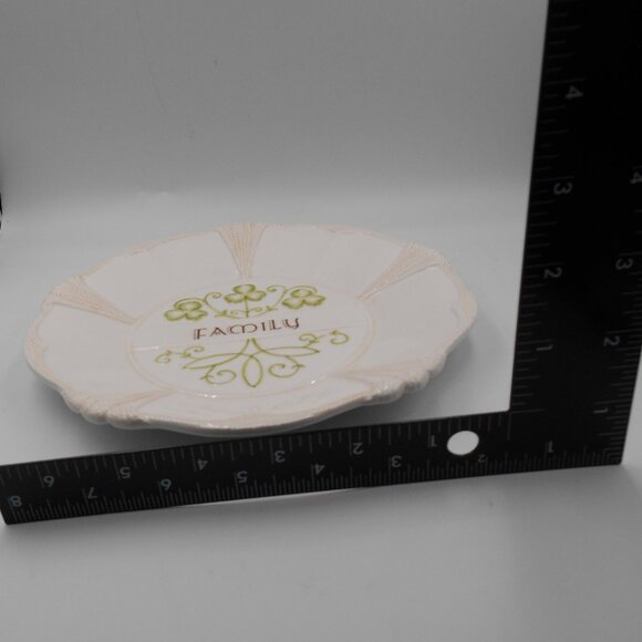 GRASSLANDS ROAD CLOVER GLEN DECORATIVE PLATE DISCONTINUED 2009 EMBOSSED FAMILY - Picture 8 of 11